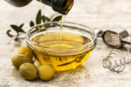 Ministério suspende venda de 33 marcas de azeite de oliva fraudado.