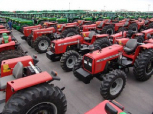 Produção de máquinas agrícolas cresce 8% em outubro, diz Anfavea.