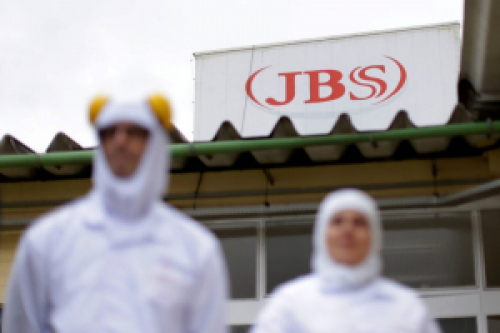 China autoriza retomada da exportação de carne de 2 unidades da JBS do RS