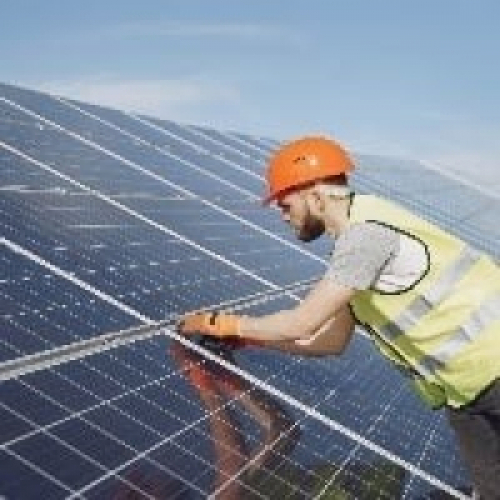 Busca por energia solar cresce 117% no Brasil