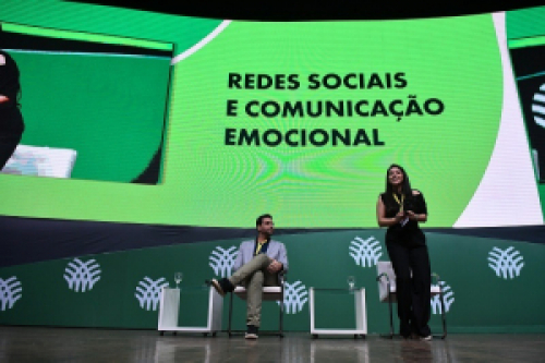 CNA promove debate sobre redes sociais e comunicação emocional