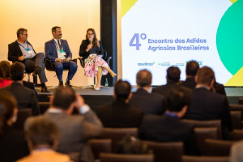 CNA participa de encontro com adidos agrícolas brasileiros
