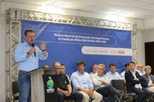 Ministro Fávaro participa de lançamento de projeto para impulsionar exportações de farelo de milho